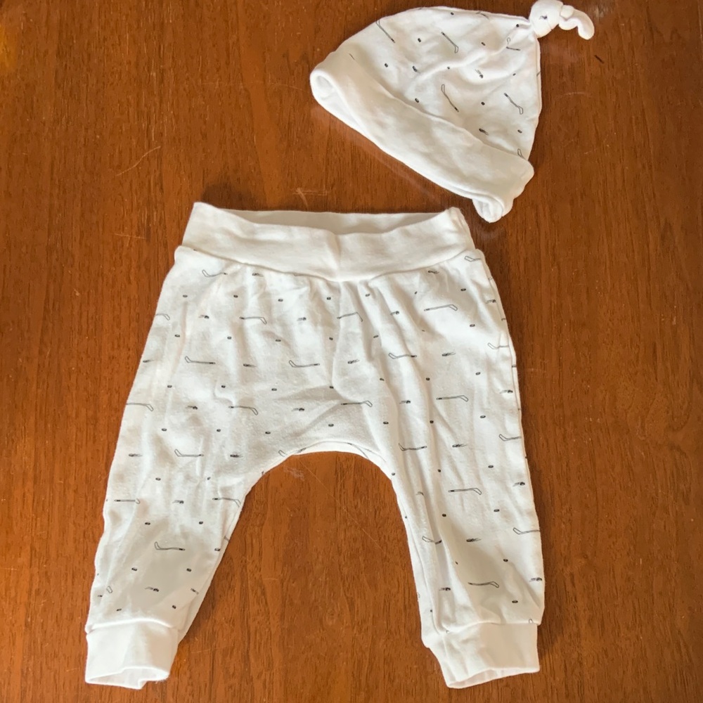 🍊5/$25 Rae Dunn White Hockey Baby Pants and Hat Set size 6-9m